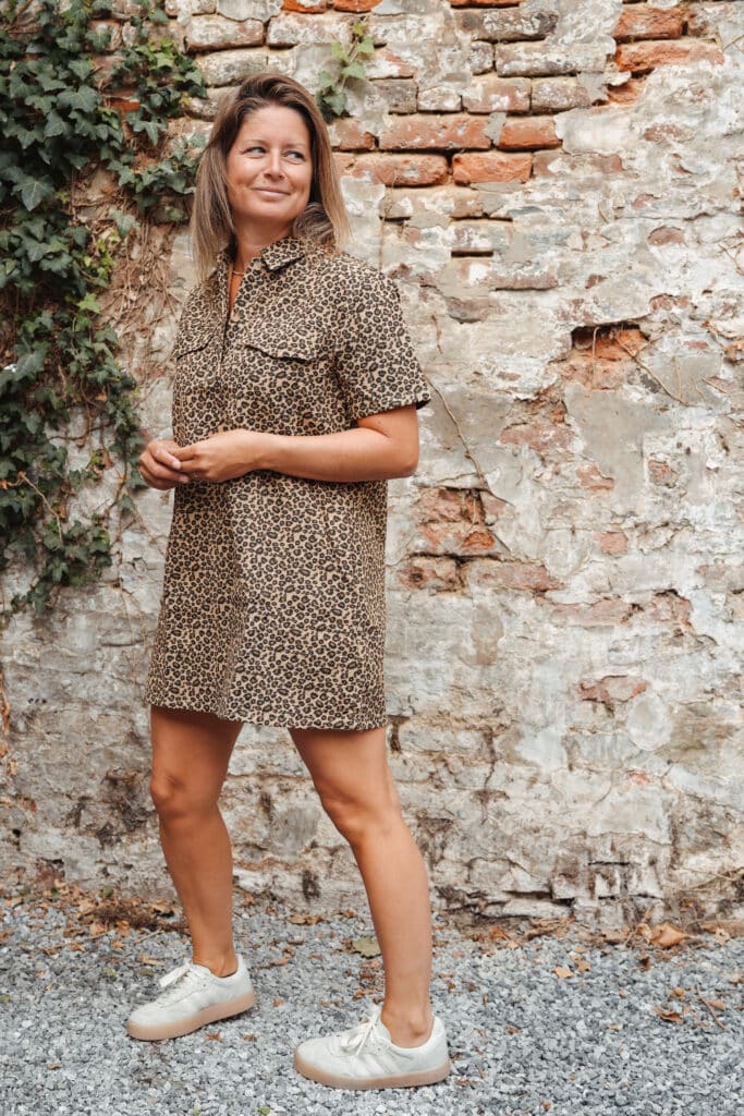 robe en jeans à manches courtes léopard