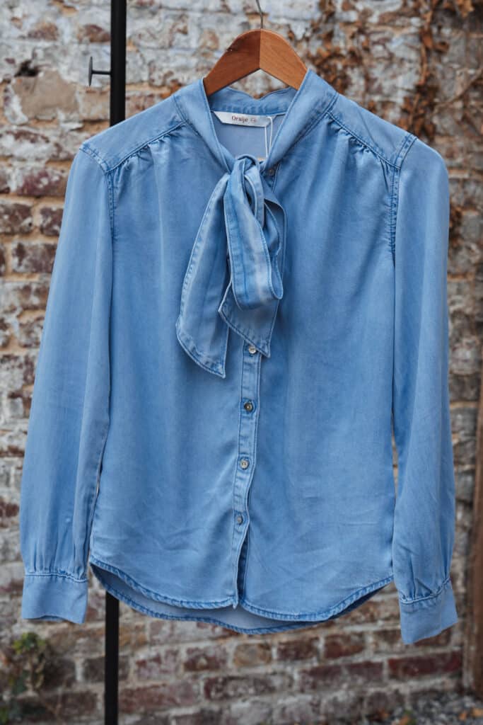 chemise col noeud bleu