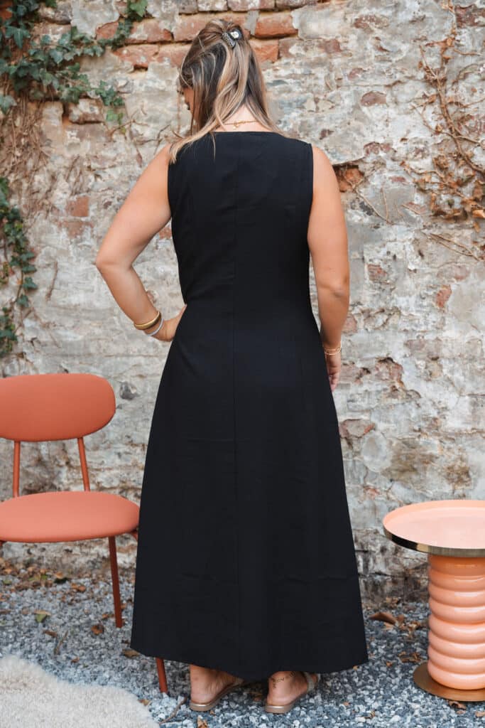 robe longue bouton noir