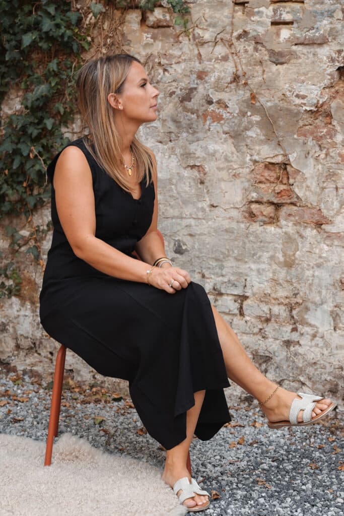 robe longue bouton noir