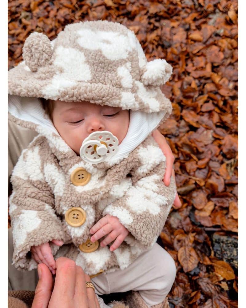 veste teddy bébé – taupe & motif fleurs