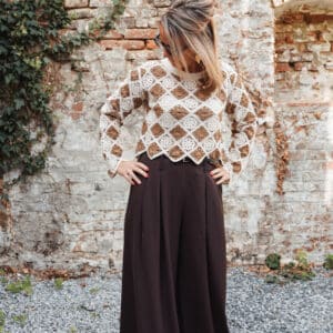 pull femme en dentelle – motif carré brun & beige