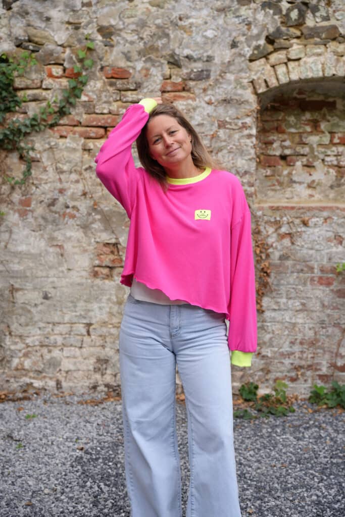 pull oversize rose et jaune fluo