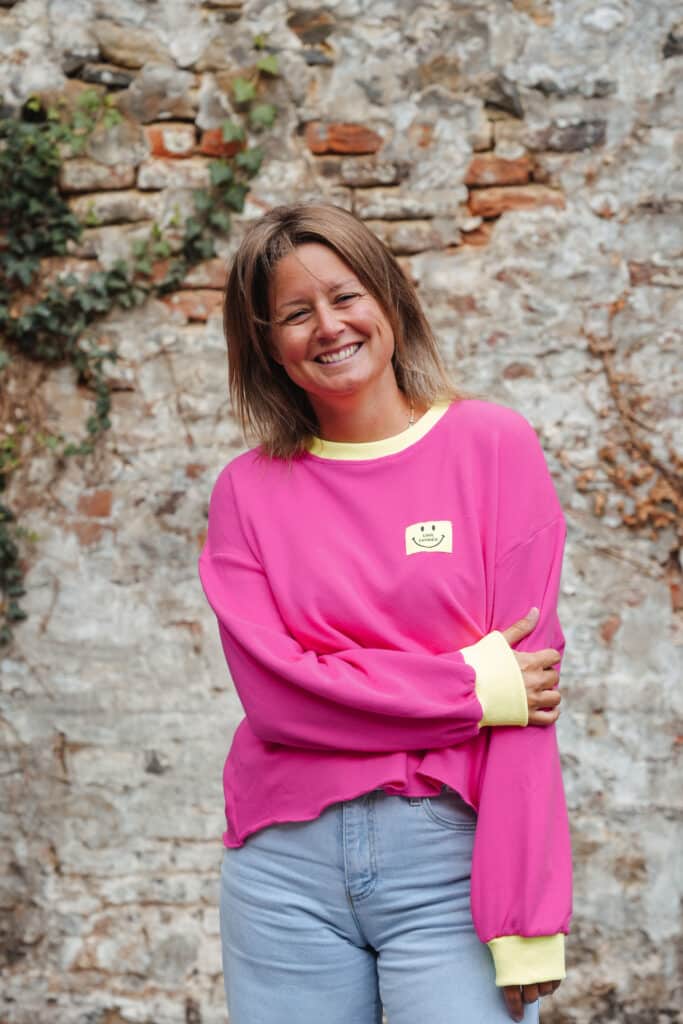 pull oversize rose et jaune fluo