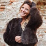 veste brune à poils longs