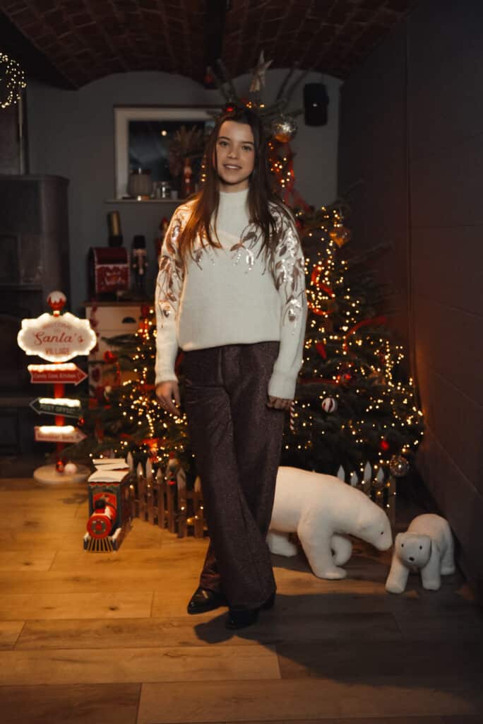 pull beige à paillettes