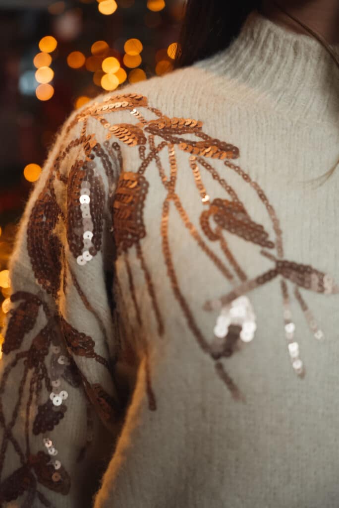 pull beige à paillettes