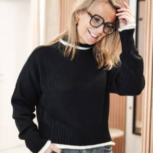 pull noir bord blanc