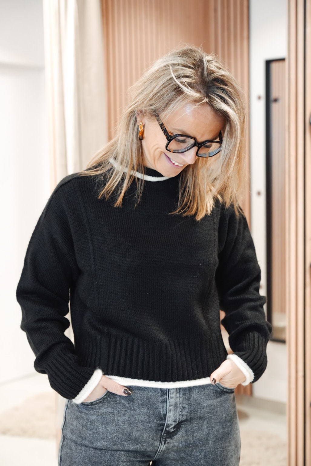 pull noir bord blanc