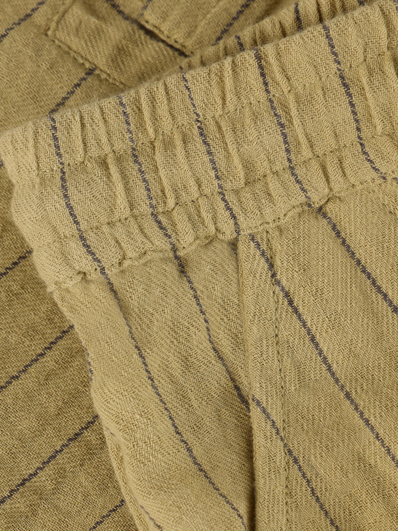 short ligné kaki
