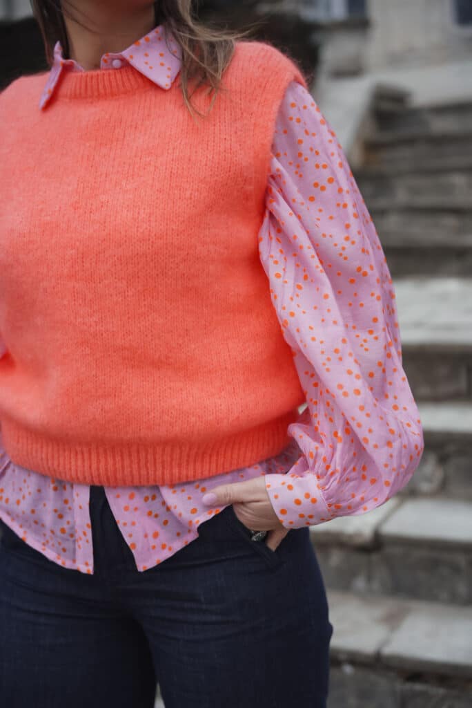 chemise à pois orange rose