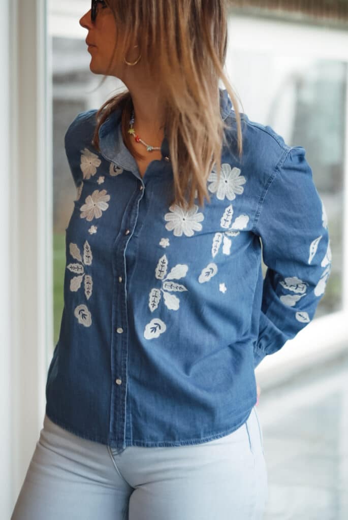 chemise couleur jeans broderie