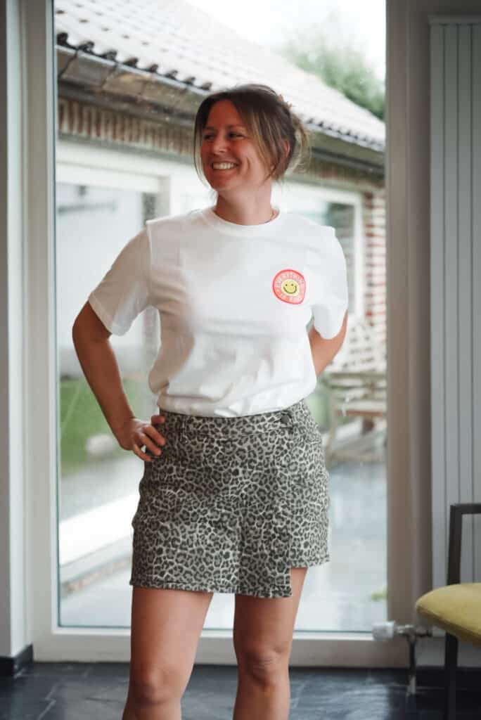 t shirt " everything is fine" blanc