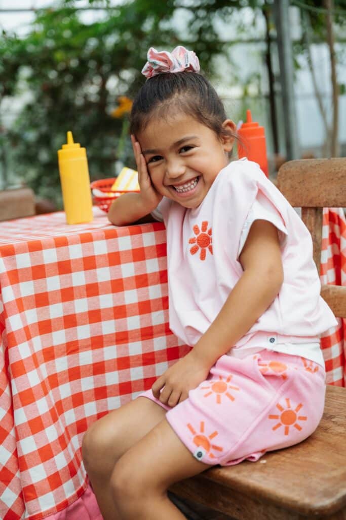 short fille rose fluo