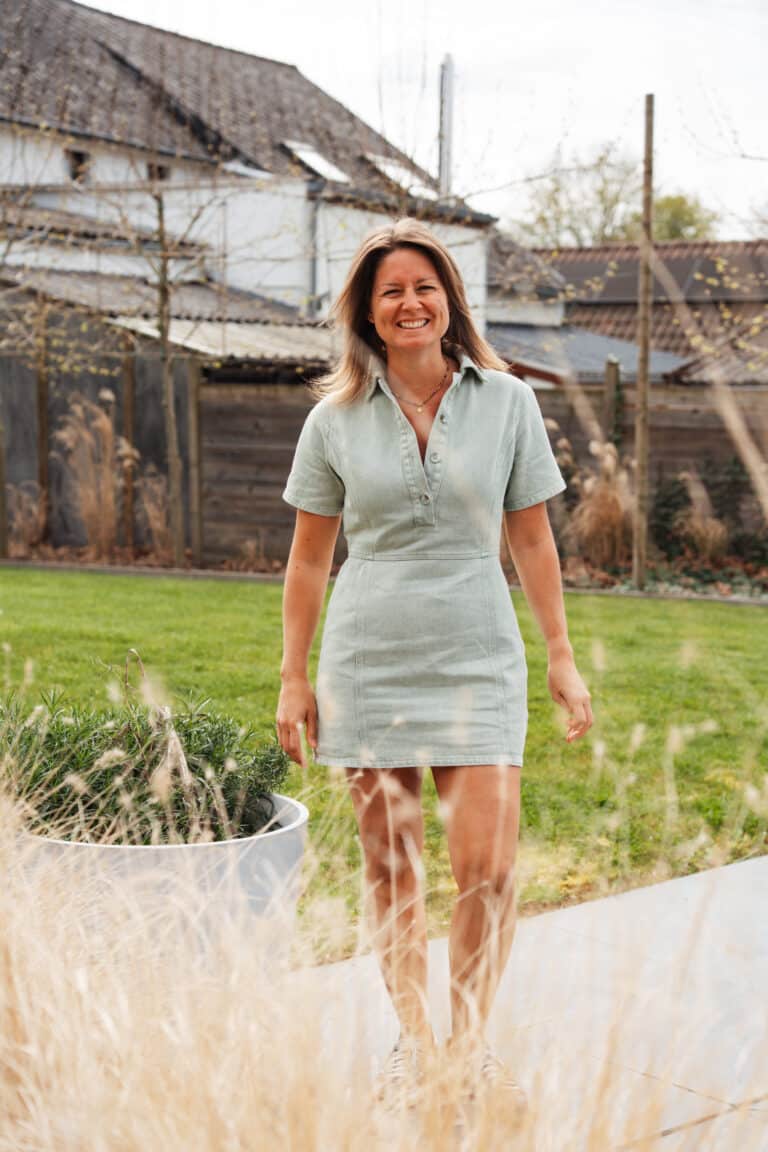 robe courte cintré à la taille kaki