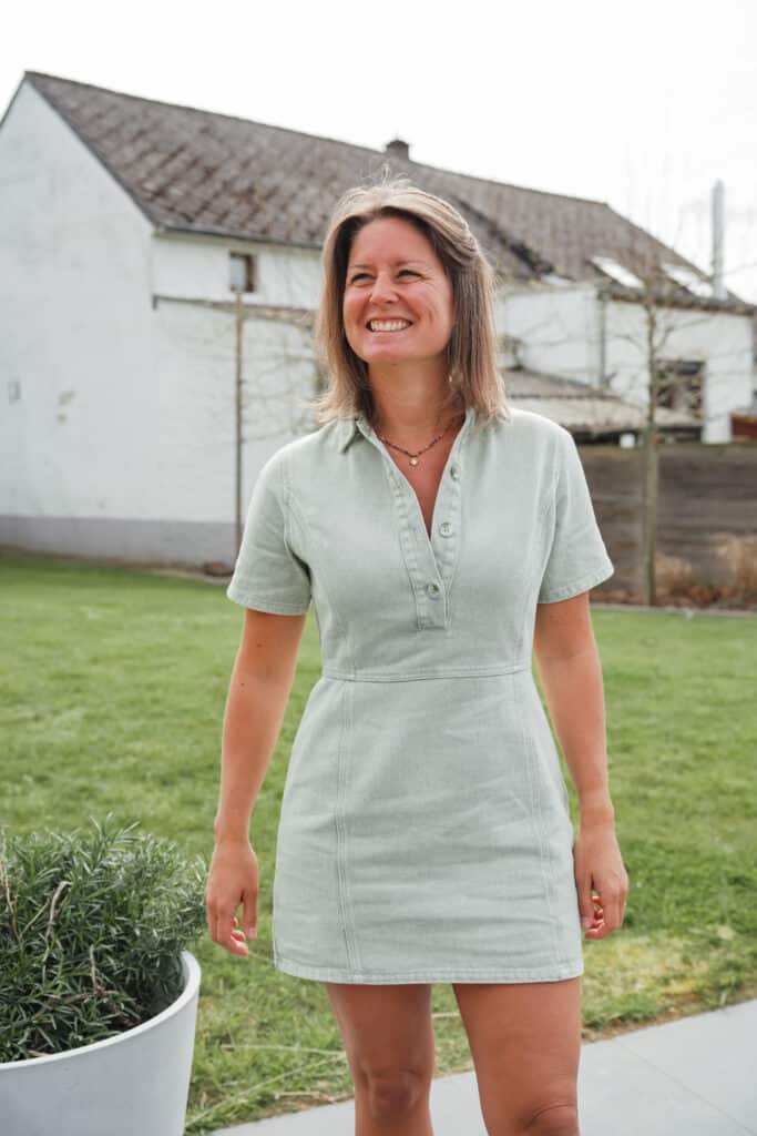 robe courte cintré à la taille kaki