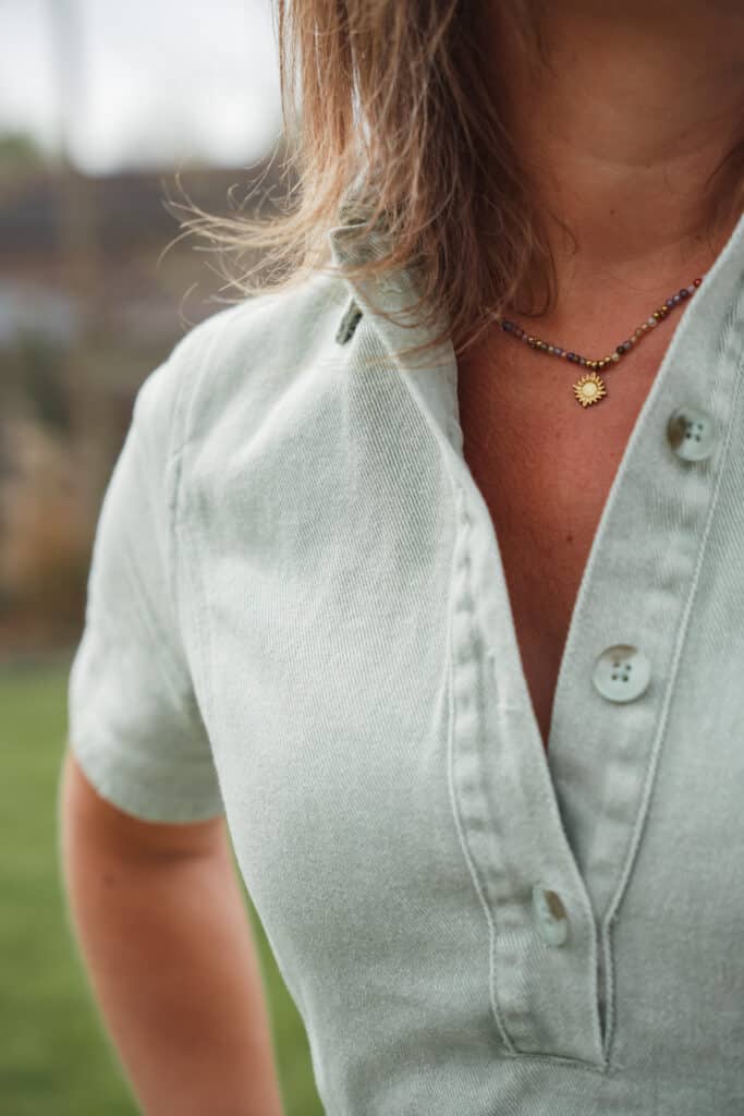 robe courte cintré à la taille kaki