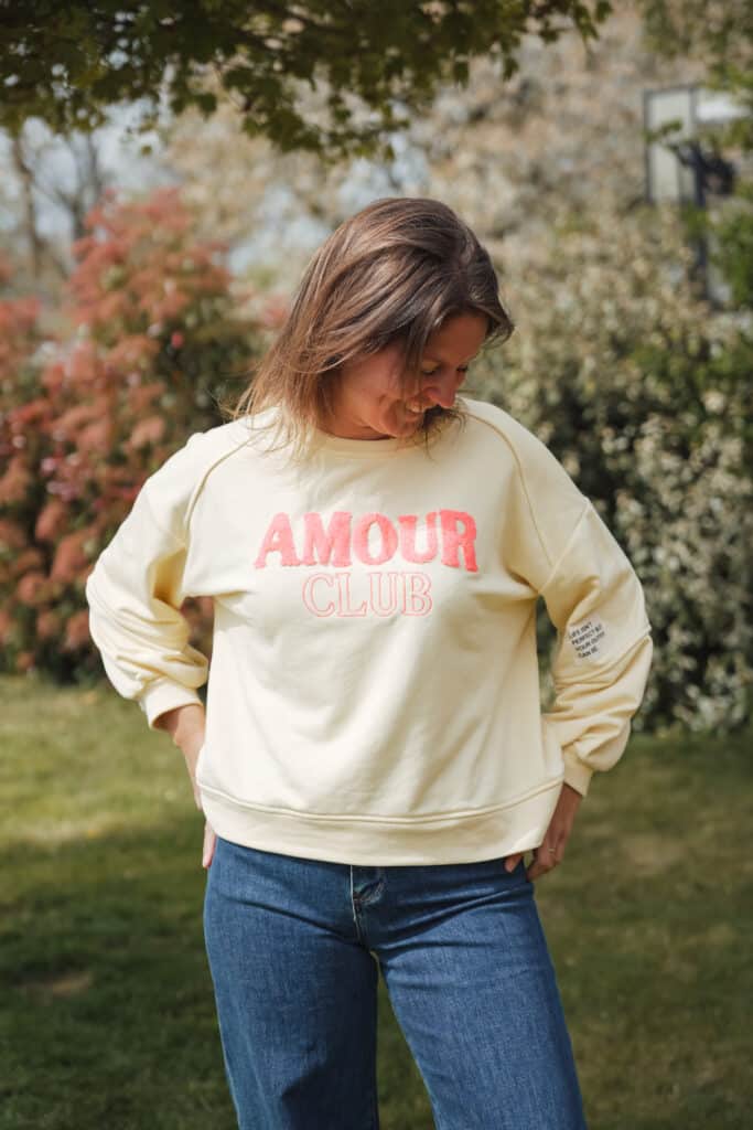 sweat jaune "amour club"