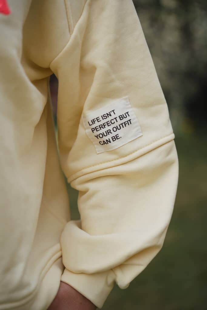 sweat jaune "amour club"