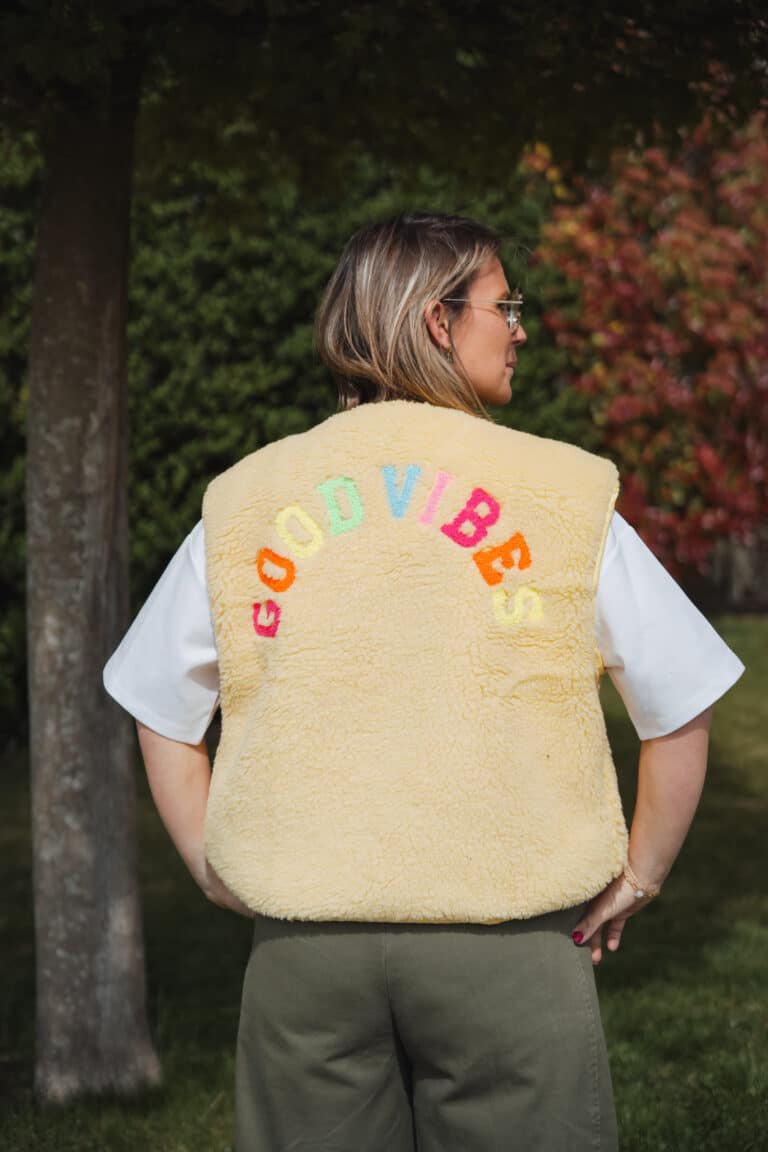 giet sans manches jaune "goodvibes"