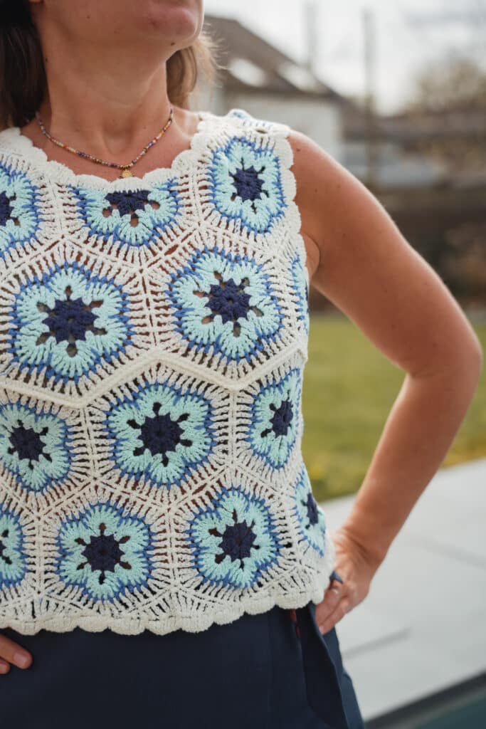 top crochet bleu