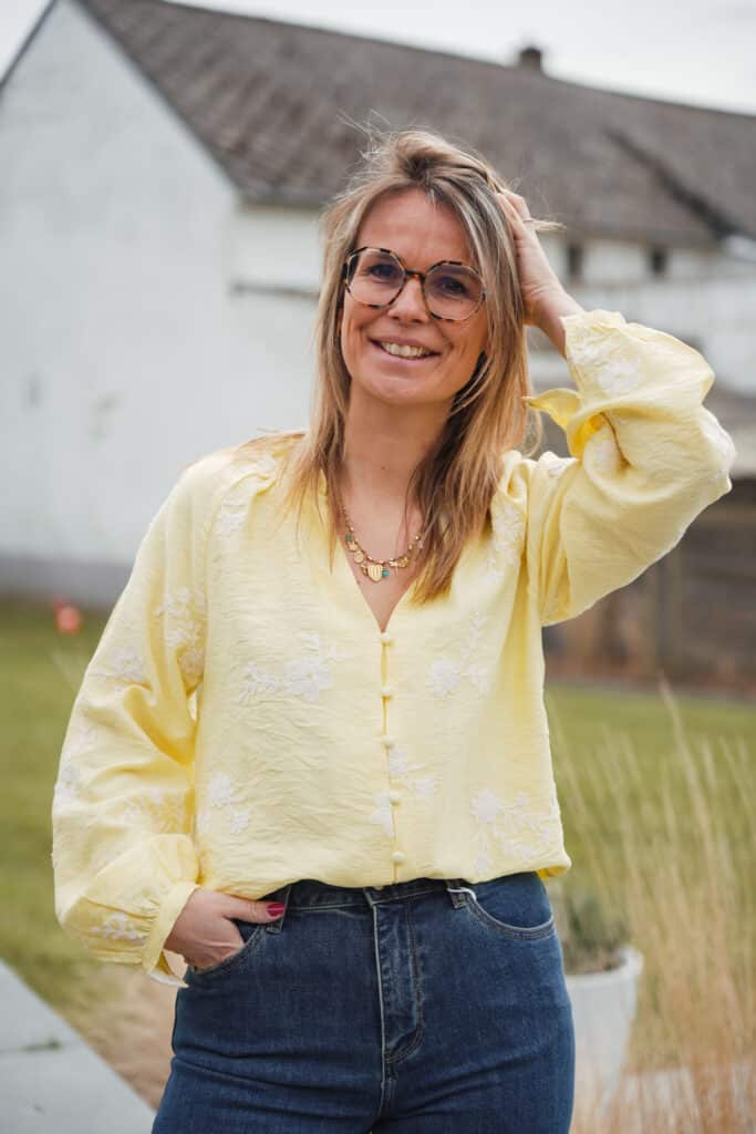 chemise jaune fleurs