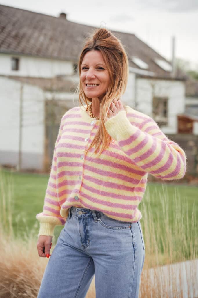 gilet ligné rose & jaune " more self love"