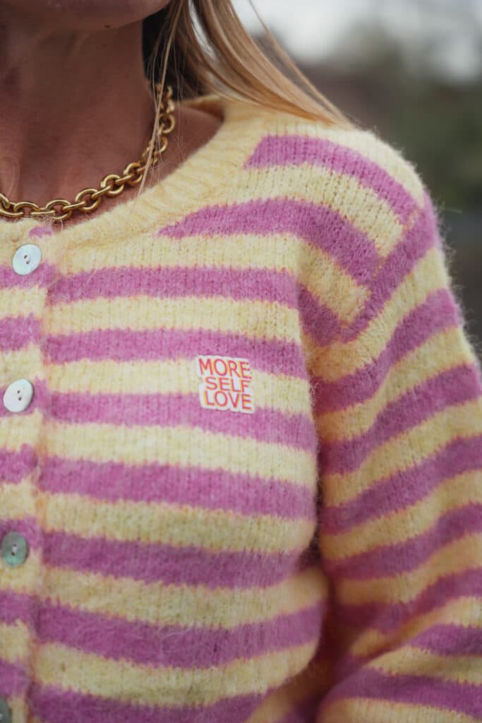 gilet ligné rose & jaune " more self love"