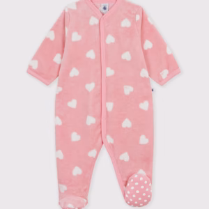 sur pyjama rose coeurs blancs