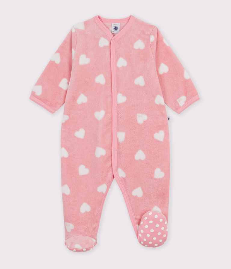 sur pyjama rose coeurs blancs