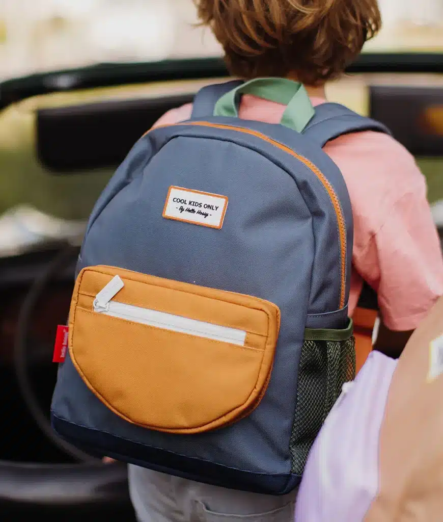sac-a-dos-eco-responsable-enfants-gris-camel-format-rond-hello-hossy