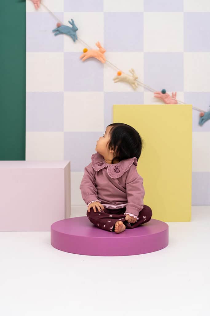Pantalon évasé bébé fille Bordeaux — photo portée
