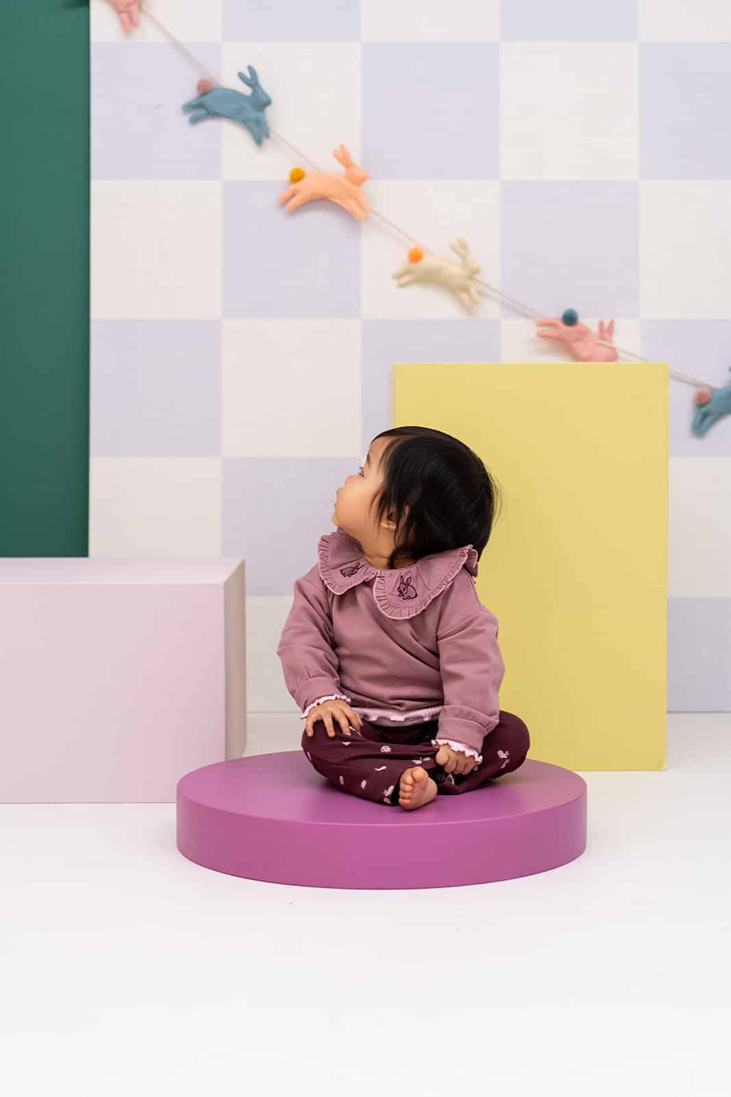 Pantalon évasé bébé fille Bordeaux — photo portée